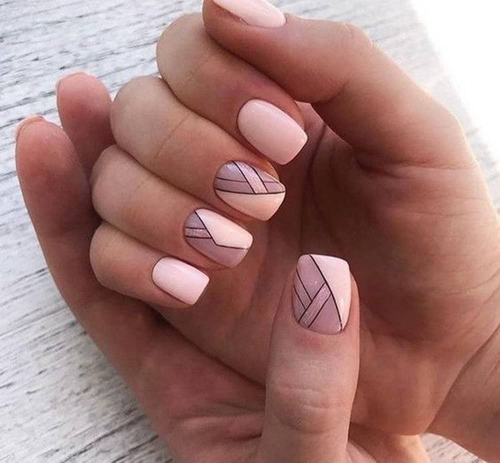 Геометрические узоры и линии на ногтях